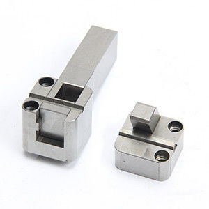 La par injection en plastique de C.SU 1,2344 moulage la dureté des pièces 56HRC